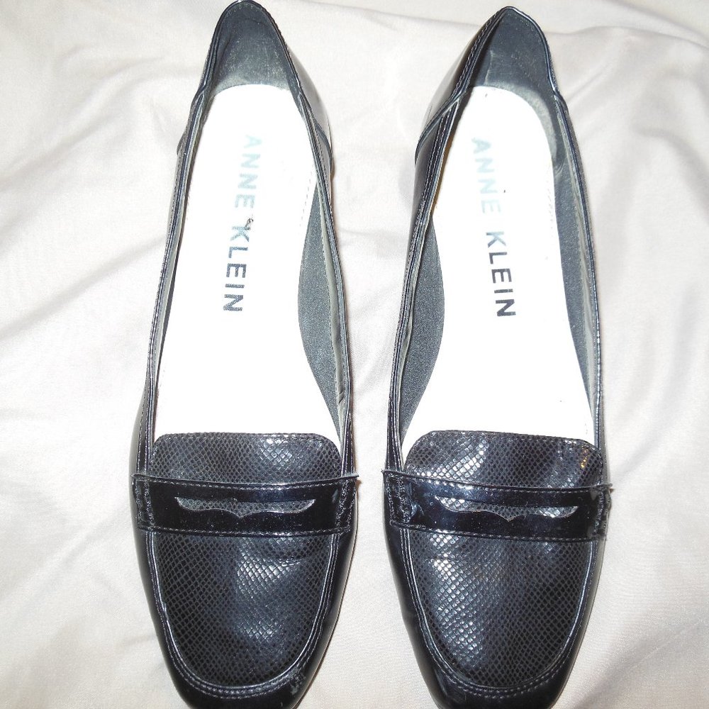 Anne Klein Flat Shoe- Low Heel- Black - Size 9 1/2 M